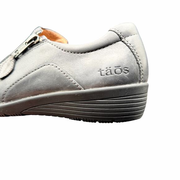 Taos Character Leather Slip-On Shoes Gray Zip Comfort Women’s Size 7 - Picture 11 of 13